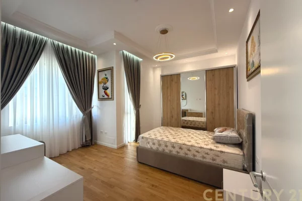 Shtepi me qera Vila Luksoze ne Tirane, 5+1, Mobilimi E mobiluar, Pagesa 3,500  Euro.