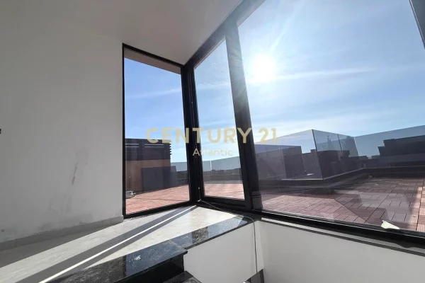 Shtepi ne shitje Vila Luksoze ne Durres, 4+1, Mobilimi Bosh, pa mobiluar, Pagesa 750,000  Euro.