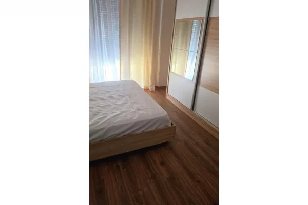Shtepi me qera Apartament ne Tirane, 2+1, Mobilimi E mobiluar, Pagesa 880  Euro.