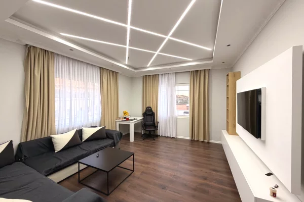 Shtepi me qera Vila Luksoze ne Tirane, 7+1, Mobilimi E mobiluar, Pagesa 4,000  Euro.