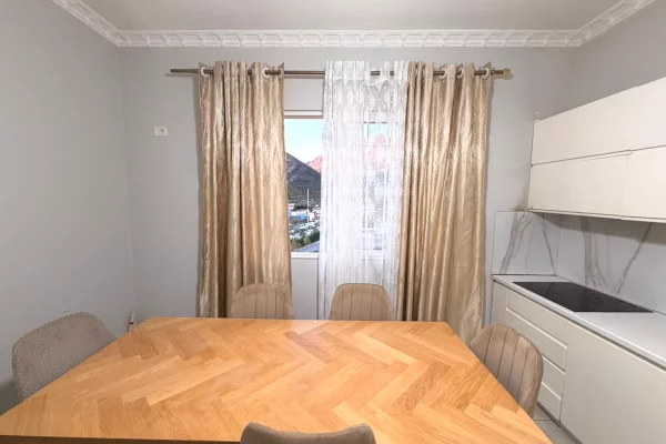 Shtepi me qera Vila Luksoze ne Tirane, 7+1, Mobilimi E mobiluar, Pagesa 4,000  Euro.