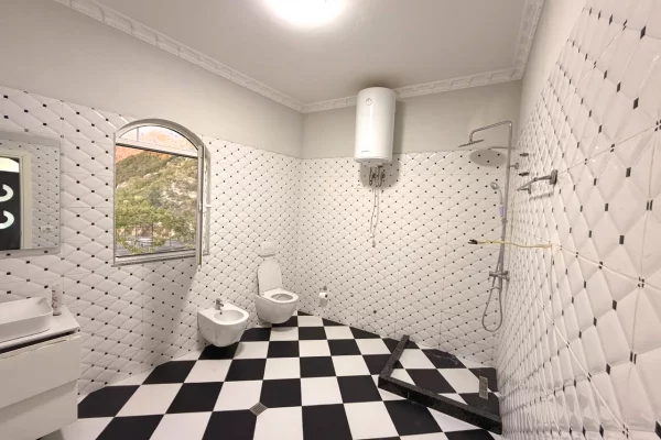 Shtepi me qera Vila Luksoze ne Tirane, 7+1, Mobilimi E mobiluar, Pagesa 4,000  Euro.