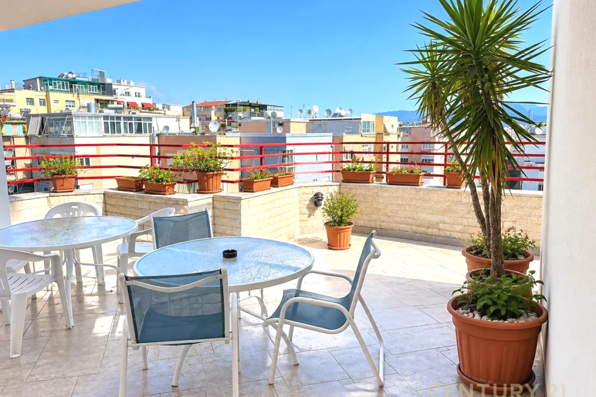 Shtepi ne shitje Apartament ne Tirane, 2+1, Mobilimi E mobiluar, Pagesa 357,600  Euro.