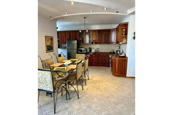 Shtepi ne shitje Apartament ne Tirane, 2+1, Mobilimi E mobiluar, Pagesa 357,600  Euro.