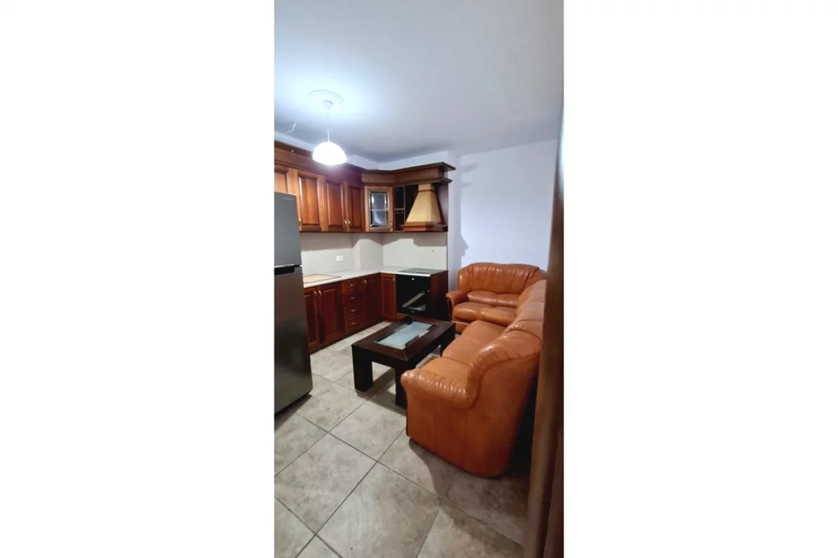 Shtepi me qera Apartament ne Tirane, 1+1, Mobilimi E mobiluar, Pagesa 50,000  Leke.
