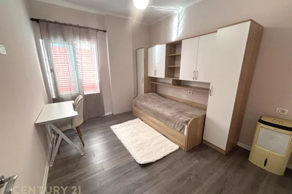 Shtepi me qera Apartament ne Tirane, 2+1, Mobilimi E mobiluar, Pagesa 90,000  Leke.