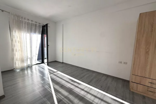 JEPET ME QIRA | 2+1 + POST PARKIMI PER ZYRA | 21 DHJETORI