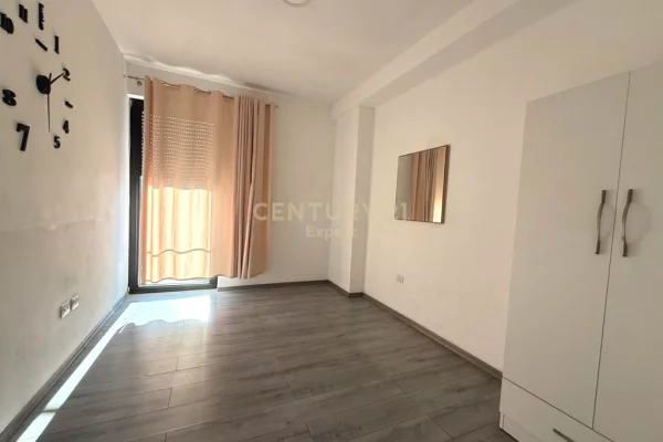 JEPET ME QIRA | 2+1 + POST PARKIMI PER ZYRA | 21 DHJETORI