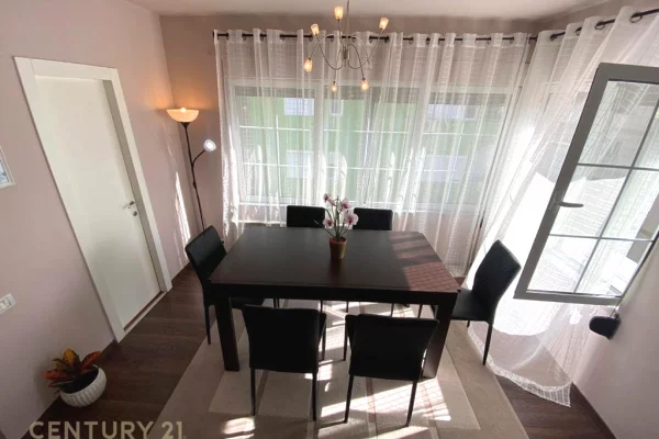 Shtepi me qera Duplex(shtepi me 2 kate) ne Tirane, 3+1, Mobilimi E mobiluar, Pagesa 2,500  Euro.