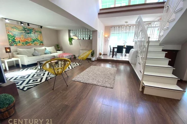 Shtepi me qera Duplex(shtepi me 2 kate) ne Tirane, 3+1, Mobilimi E mobiluar, Pagesa 2,500  Euro.