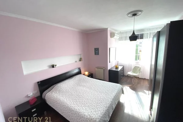 Shtepi me qera Duplex(shtepi me 2 kate) ne Tirane, 3+1, Mobilimi E mobiluar, Pagesa 2,500  Euro.