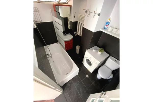 Shtepi me qera Duplex(shtepi me 2 kate) ne Tirane, 3+1, Mobilimi E mobiluar, Pagesa 2,500  Euro.