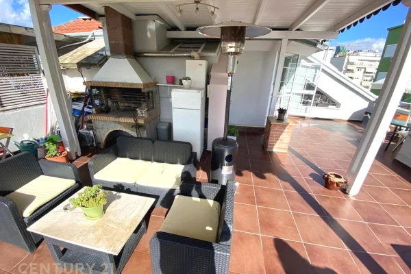 Shtepi me qera Duplex(shtepi me 2 kate) ne Tirane, 3+1, Mobilimi E mobiluar, Pagesa 2,500  Euro.