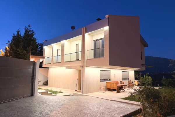 Shtepi ne shitje Vila Luksoze ne Tirane, 3+1, Mobilimi E mobiluar, Pagesa 1,600,000  Euro.