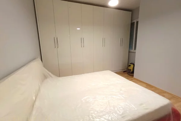 Shtepi me qera Apartament ne Tirane, 2+1, Mobilimi E mobiluar, Pagesa 80,000  Leke.