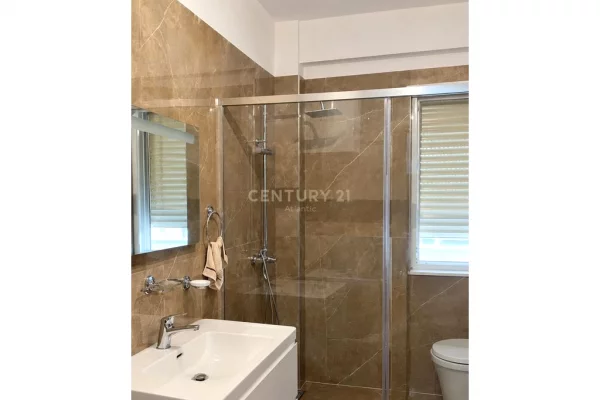 Shtepi ne shitje Apartament ne Durres, 2+1, Mobilimi E mobiluar, Pagesa 210,000  Euro.