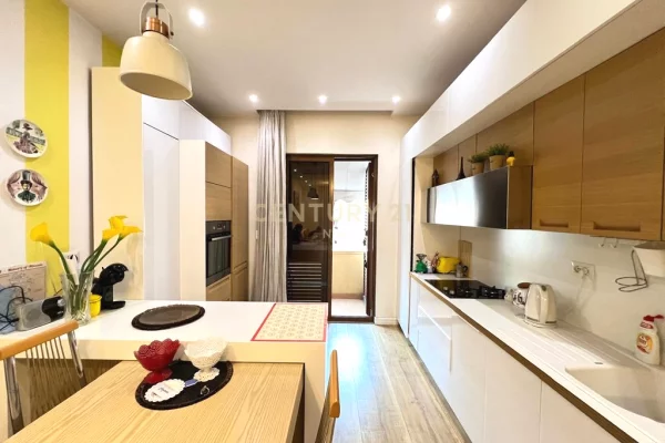Apartament 2+1 me qira te Shallvaret, Myslym Shyri
