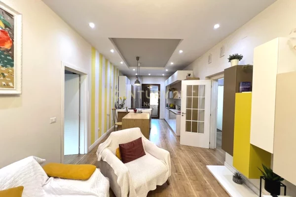 Shtepi me qera Apartament ne Tirane, 2+1, Mobilimi E mobiluar, Pagesa 850  Euro.