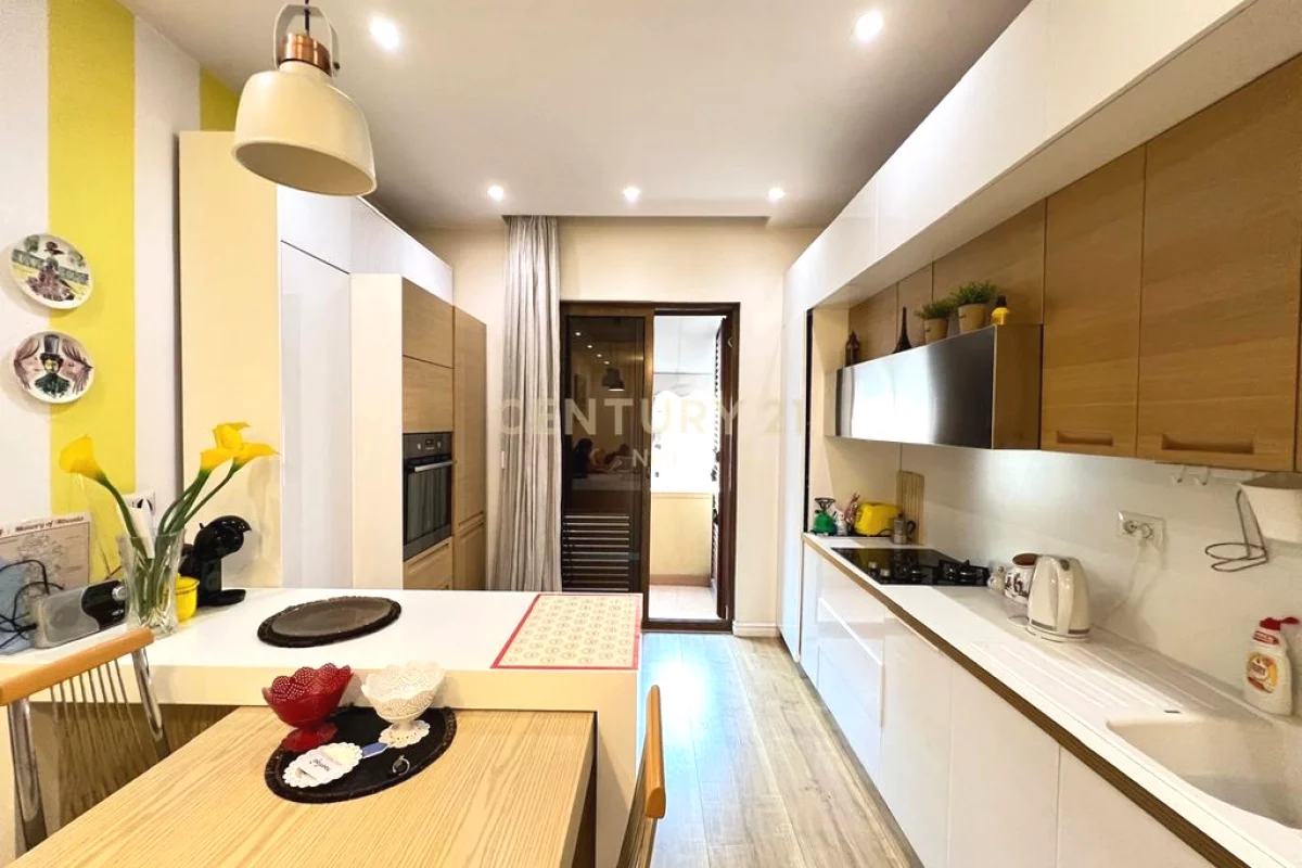 Shtepi me qera Apartament ne Tirane, 2+1, Mobilimi E mobiluar, Pagesa 850  Euro.