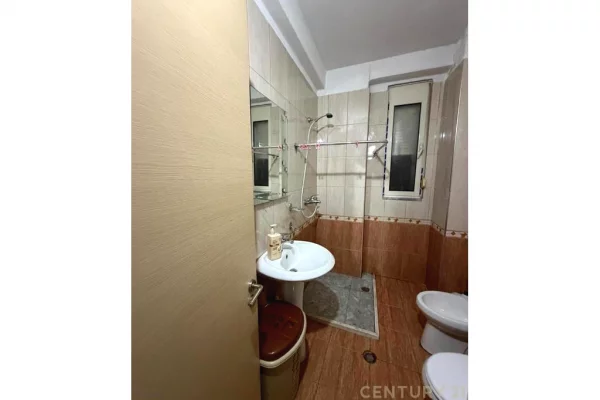 Shtepi me qera Apartament ne Tirane, 2+1, Mobilimi E mobiluar, Pagesa 650  Euro.