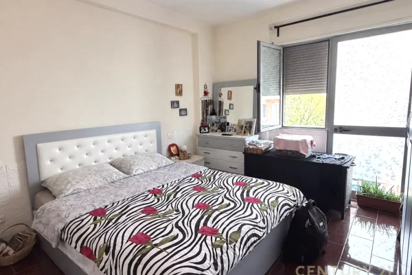 Shtepi ne shitje Apartament ne Tirane, 2+1, Mobilimi E mobiluar, Pagesa 170,000  Euro.