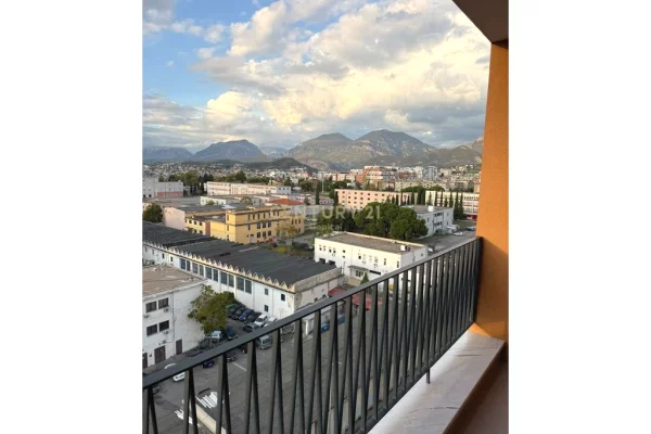 Shtepi me qera Apartament ne Tirane, 1+1, Mobilimi E mobiluar, Pagesa 650  Euro.