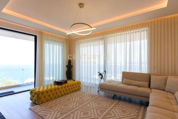 Shtepi me qera Vila Luksoze ne Vlore, 4+1, Mobilimi E mobiluar, Pagesa 3,000  Euro.