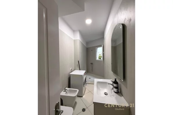 Shtepi ne shitje Apartament ne Tirane, 2+1, Mobilimi E mobiluar, Pagesa 160,000  Euro.