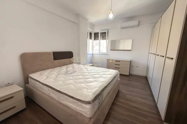 Shtepi me qera Apartament ne Tirane, 2+1, Mobilimi E mobiluar, Pagesa 75,000  Leke.