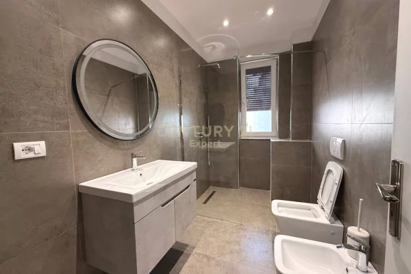 Shtepi me qera Apartament ne Tirane, 2+1, Mobilimi E mobiluar, Pagesa 75,000  Leke.