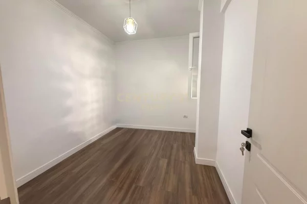 Shtepi me qera Apartament ne Tirane, 2+1, Mobilimi E mobiluar, Pagesa 75,000  Leke.