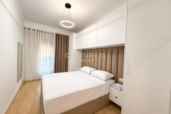 Shtepi me qera Apartament ne Tirane, 3+1, Mobilimi E mobiluar, Pagesa 2,200  Euro.