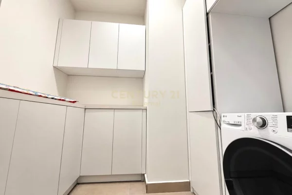 Shtepi me qera Apartament ne Tirane, 3+1, Mobilimi E mobiluar, Pagesa 2,200  Euro.