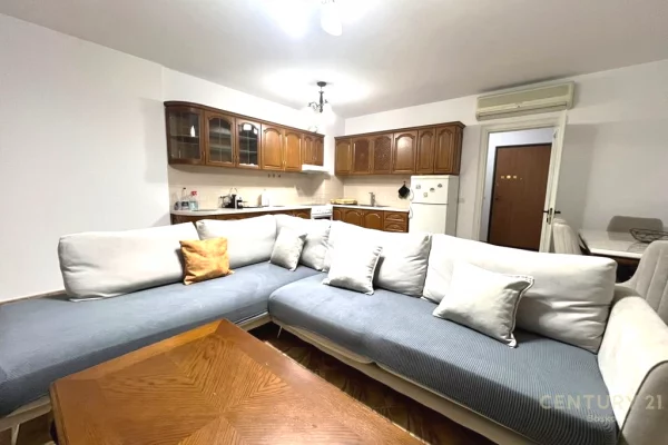 Qera, Apartament 2+1+2, Zogu i Zi