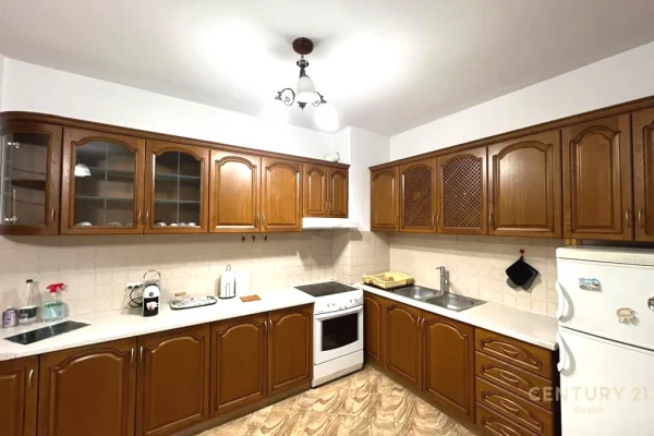 Shtepi me qera Apartament ne Tirane, 2+1, Mobilimi E mobiluar, Pagesa 75,000  Leke.