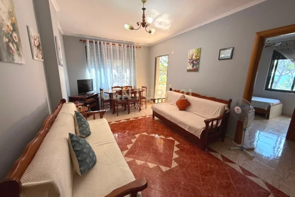 Shtepi ne shitje Apartament ne Durres, 2+1, Mobilimi E mobiluar, Pagesa 150,000  Euro.