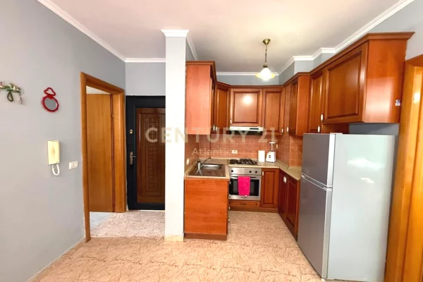 Shtepi ne shitje Apartament ne Durres, 2+1, Mobilimi E mobiluar, Pagesa 150,000  Euro.