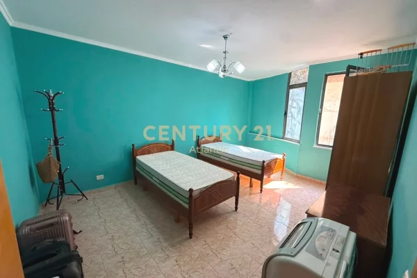 Shtepi ne shitje Apartament ne Durres, 2+1, Mobilimi E mobiluar, Pagesa 150,000  Euro.