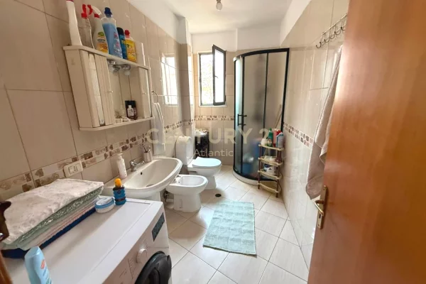 Shtepi ne shitje Apartament ne Durres, 2+1, Mobilimi E mobiluar, Pagesa 150,000  Euro.