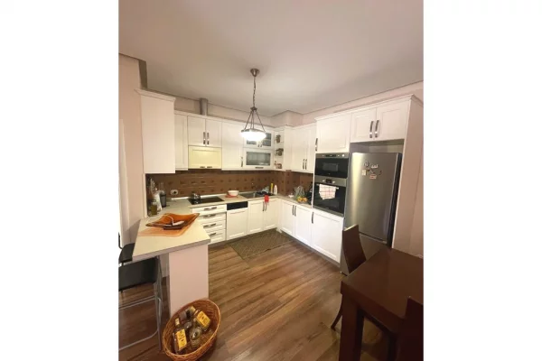 Shtepi ne shitje Apartament ne Tirane, 2+1, Mobilimi E mobiluar, Pagesa 250,000  Euro.