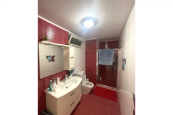 Shtepi ne shitje Apartament ne Tirane, 2+1, Mobilimi E mobiluar, Pagesa 250,000  Euro.