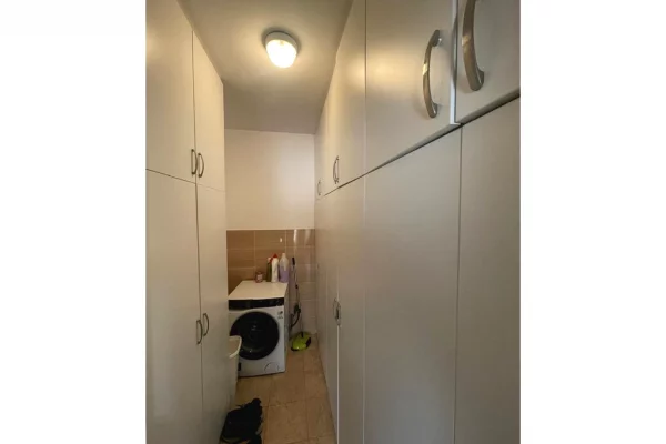 Shtepi ne shitje Apartament ne Tirane, 2+1, Mobilimi E mobiluar, Pagesa 250,000  Euro.