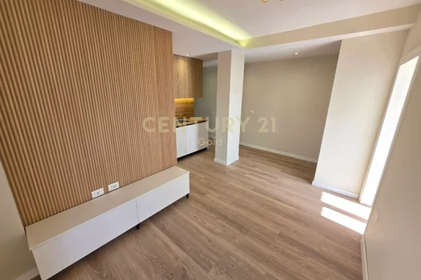 Komuna e Parisit - Shitet Apartament 1+1 - Mundesi shitje me KREDI