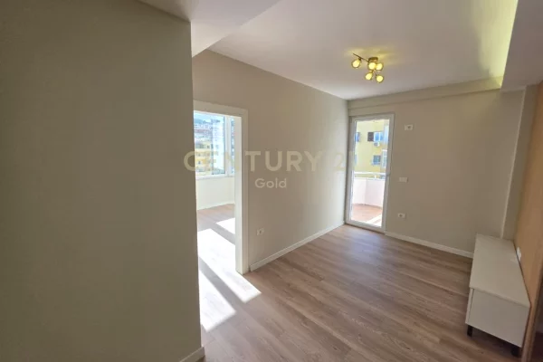 Shtepi ne shitje Apartament ne Tirane, 2+1, Mobilimi Bosh, pa mobiluar, Pagesa 181,000  Euro.