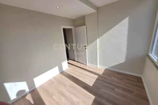 Shtepi ne shitje Apartament ne Tirane, 2+1, Mobilimi Bosh, pa mobiluar, Pagesa 181,000  Euro.