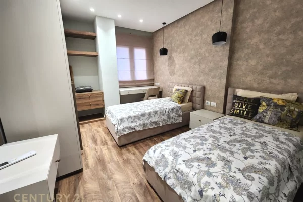 Shtepi me qera Apartament ne Tirane, 3+1, Mobilimi E mobiluar, Pagesa 170,000  Leke.