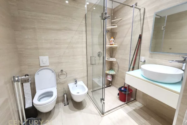 Shtepi me qera Apartament ne Tirane, 3+1, Mobilimi E mobiluar, Pagesa 170,000  Leke.