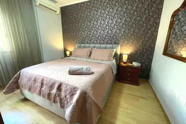 Shtepi me qera Apartament ne Tirane, 2+1, Mobilimi E mobiluar, Pagesa 700  Euro.
