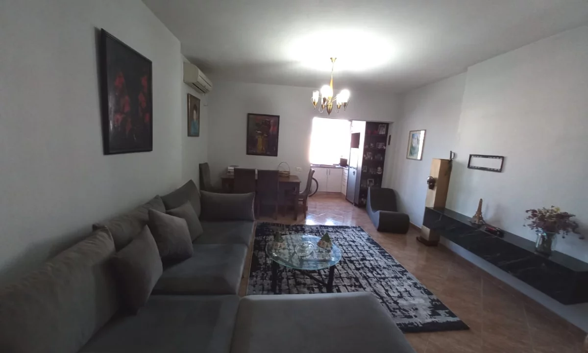 Shtepi me qera Apartament ne Tirane, 2+1, Mobilimi E mobiluar, Pagesa 55,000  Leke.
