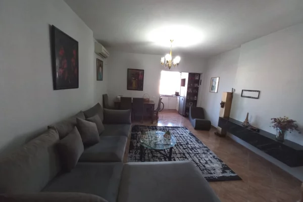 Shtepi me qera 2+1 ne Tirane - 55,000 Leke